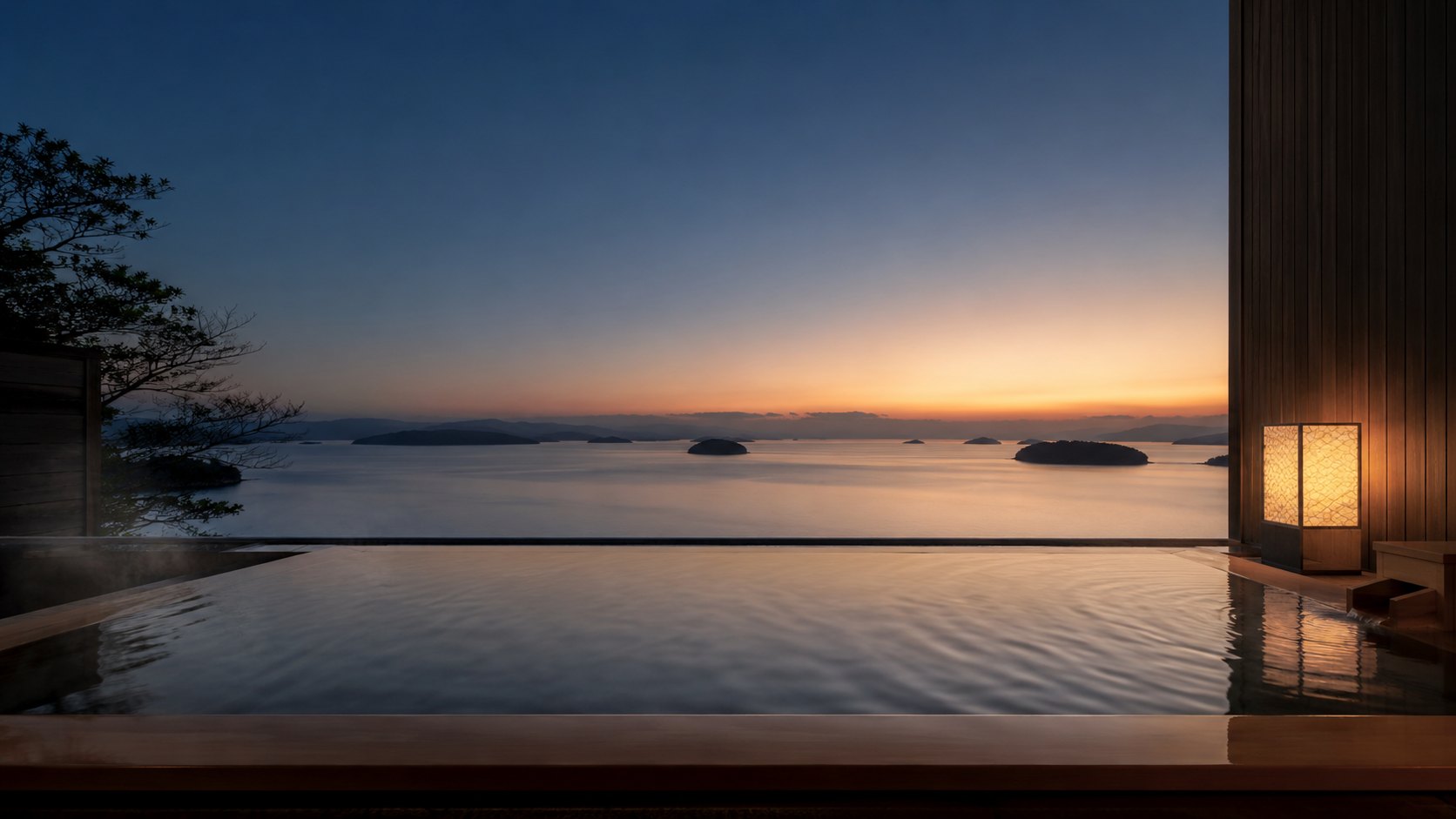夕暮れの瀬戸内海と一体になる露天の湯